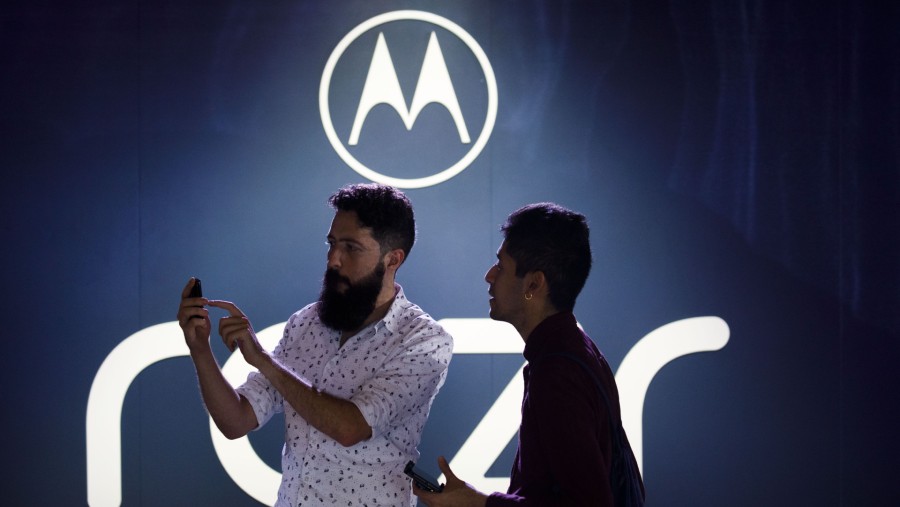 Motorola Kembangkan HP Lipat Layar Lebar, Bocoran Sketsa Ungkap Proporsi Baru