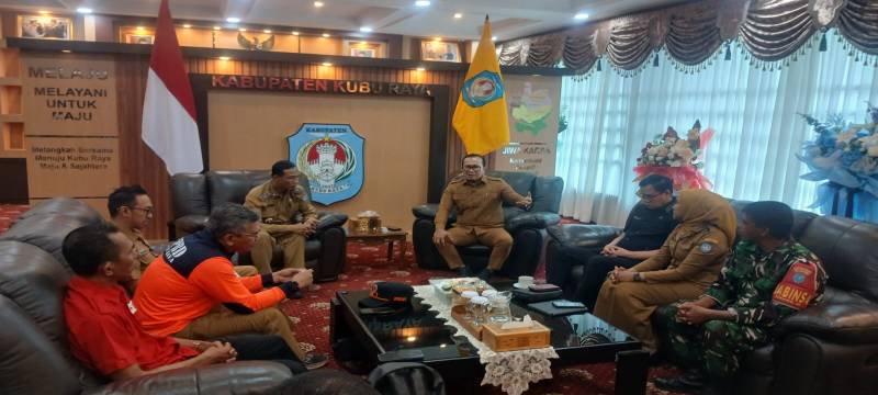Bupati Kubu Raya Pastikan Stok Air Minum Aman, Distribusi Tembus 300 Ribu Liter untuk Warga Terdampak