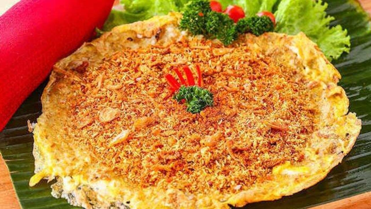 Kerak Telor: Gurihnya Warisan Betawi yang Tak Lekang Zaman
