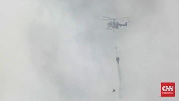 Helikopter TNI Dikerahkan Padamkan Kebakaran TPA Galuga Bogor, Bupati Sebut Titik Api di Ujung Belakang