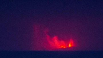 Gunung Anak Krakatau Erupsi: Abu Vulkanik Terbukti Suburkan Tanah dan Serap Karbon