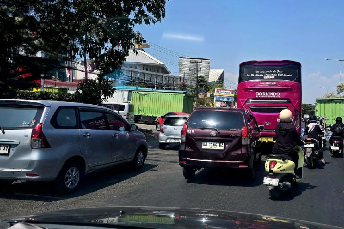 Polda Sulsel Selidiki Dugaan Mafia BBM, Antrean Panjang Masih Terjadi di SPBU Makassar