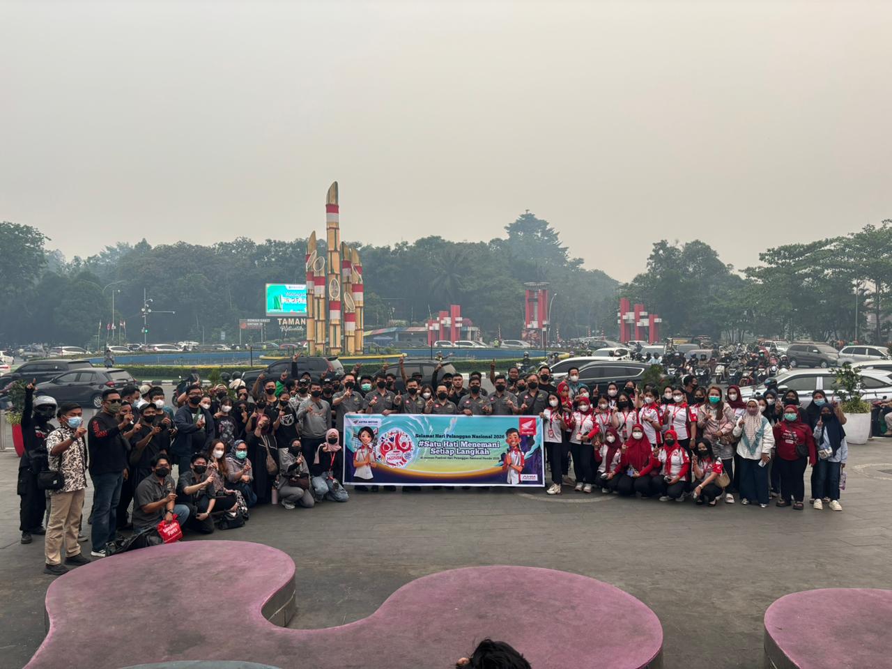 Astra Motor Kalbar Bagikan 1.000 Masker dan Vitamin ke Warga Terdampak Kabut Asap di Pontianak dan Kubu Raya