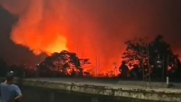 Bupati Bogor Tinjau Kebakaran TPA Galuga, Akses Titik Api di Ujung Timbunan Sampah Jadi Hambatan