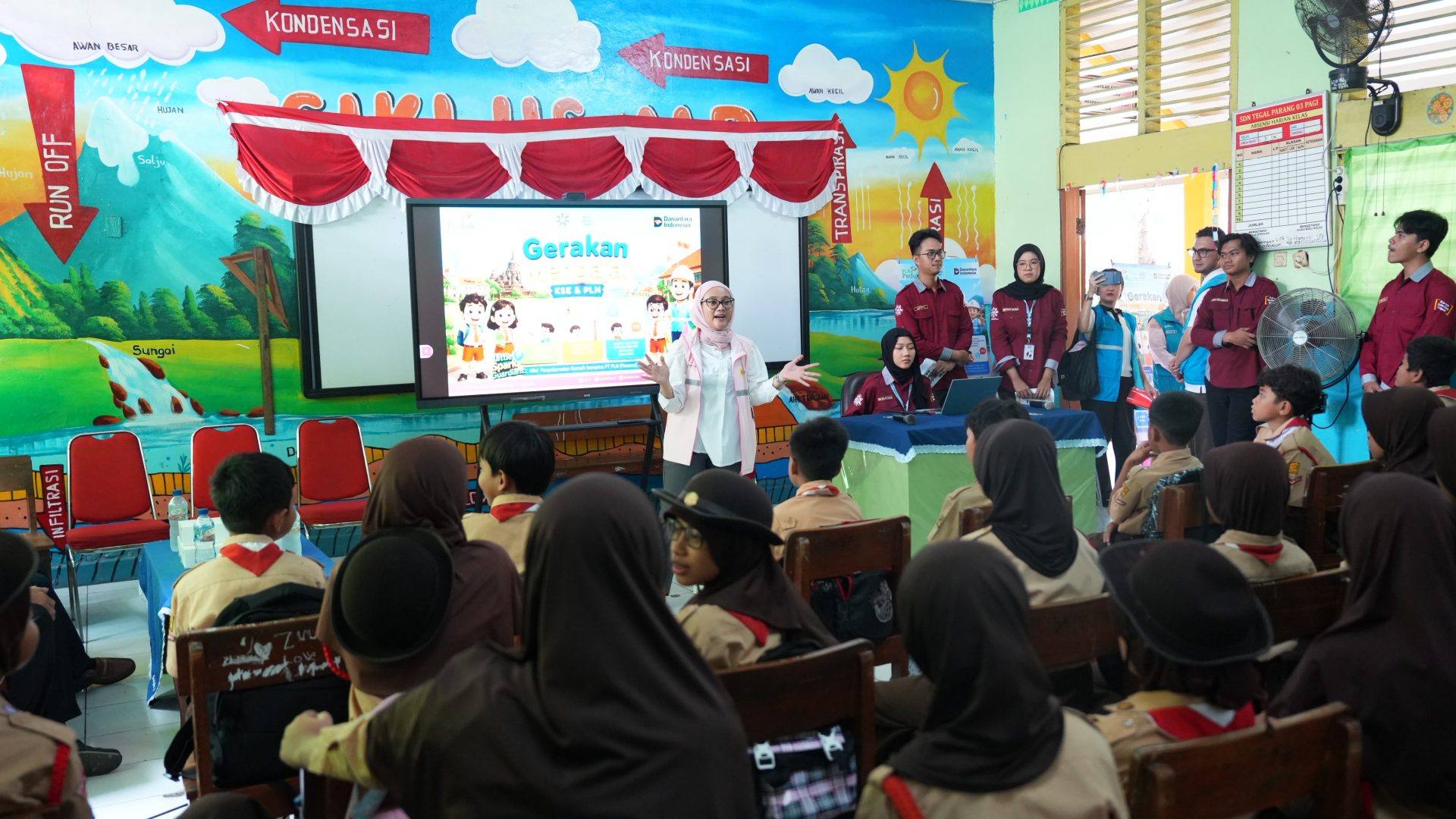 PLN Lewat Srikandi Edukasi 1.422 Pelajar soal Energi Bersih hingga Sampah Jadi Listrik