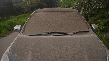 Jangan Nyalakan Wiper saat Kaca Mobil Tertutup Abu Vulkanik, Ini Cara Aman dari Pakar ITB