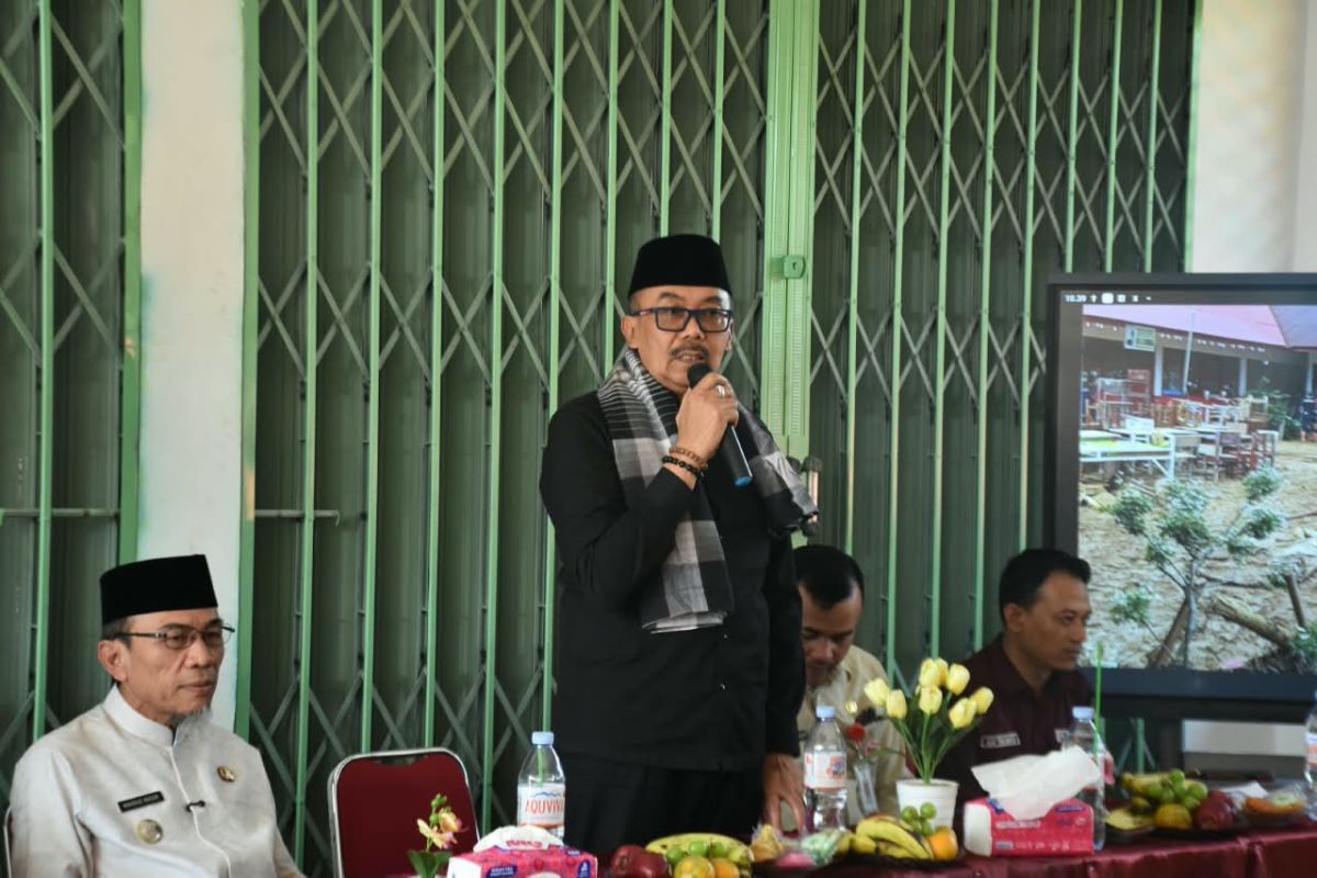 Komisi X DPR Tinjau Rehabilitasi Sekolah Terdampak Bencana di Padang, Dana Mengalir Rp 3 Miliar