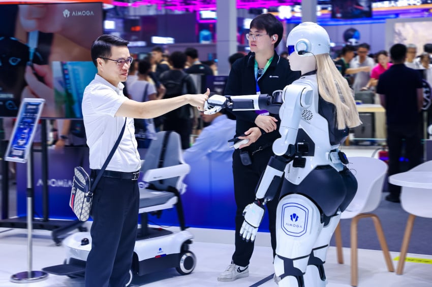 AiMOGA Sudah Buka Showroom Robot Humanoid di Jakarta, Tesla dan Xpeng Masih Menunda Kenyataan