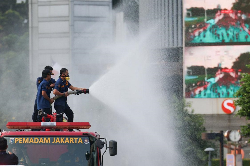 Water Mist DKI Kembali Disemprotkan Hari Ini, Gedung Swasta Diminta Ikut Atasi Abu Vulkanik