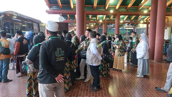 Erupsi Anak Krakatau Tunda 55 Penerbangan Umrah, Ini Panduan untuk Jemaah