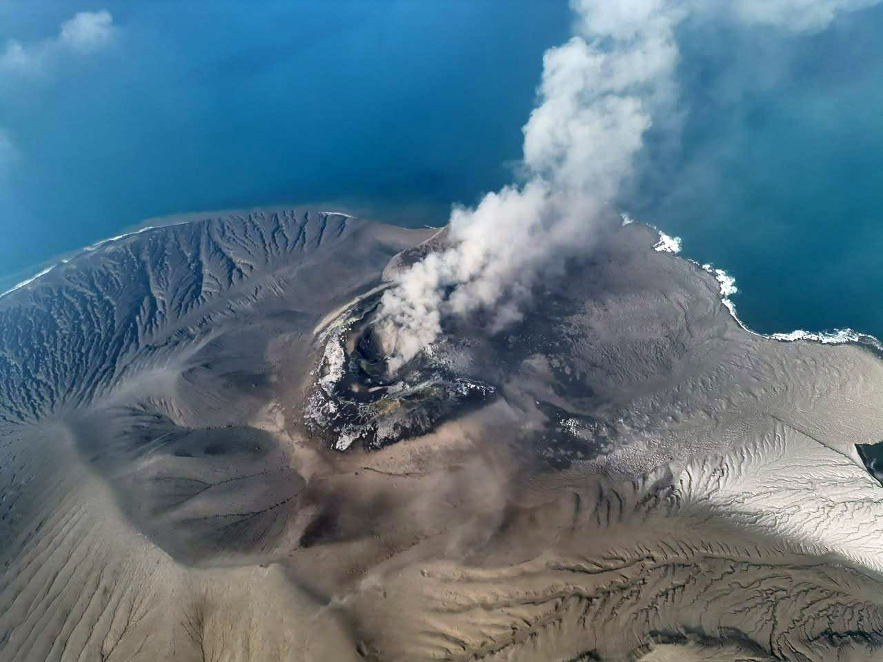 SAR Banten Kerahkan Dua Drone Termal dari KN SAR Tetuka untuk Cari 5 Jurnalis Hilang Kontak di Perairan Gunung Anak Krakatau