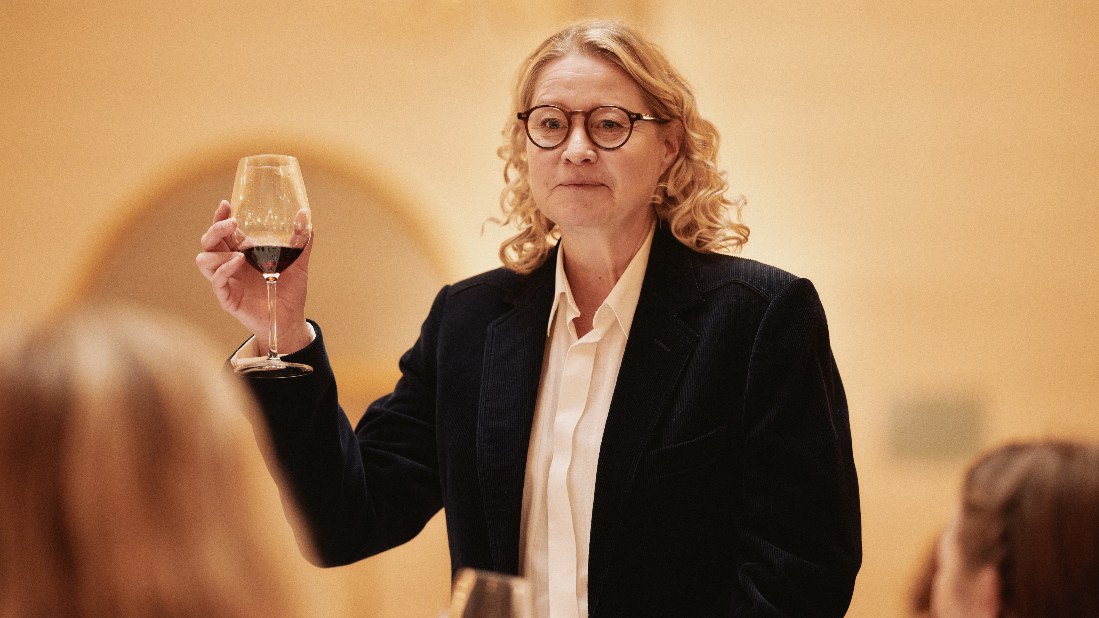 Film The Guest Raih Penghargaan Karlovy Vary, Laris Manis Diborong Distributor Amerika dan Eropa