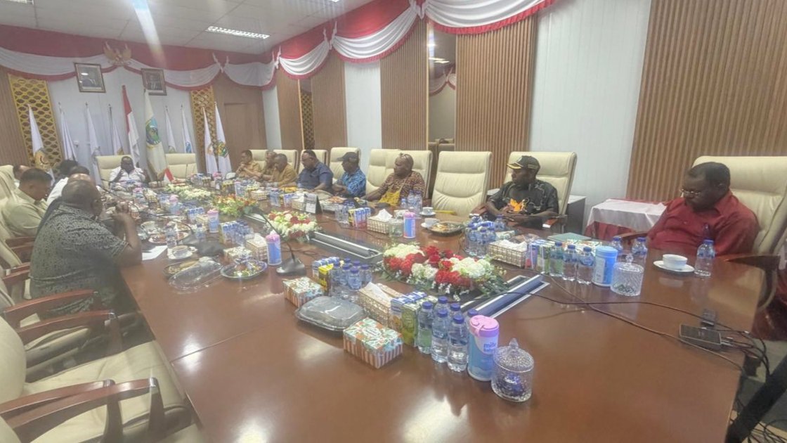 DPR Papua Tengah dan Pemprov Sepakati Satgas PKH Tak Larang Pendulangan Rakyat di Simapitowa, Plang Bakal Dievaluasi
