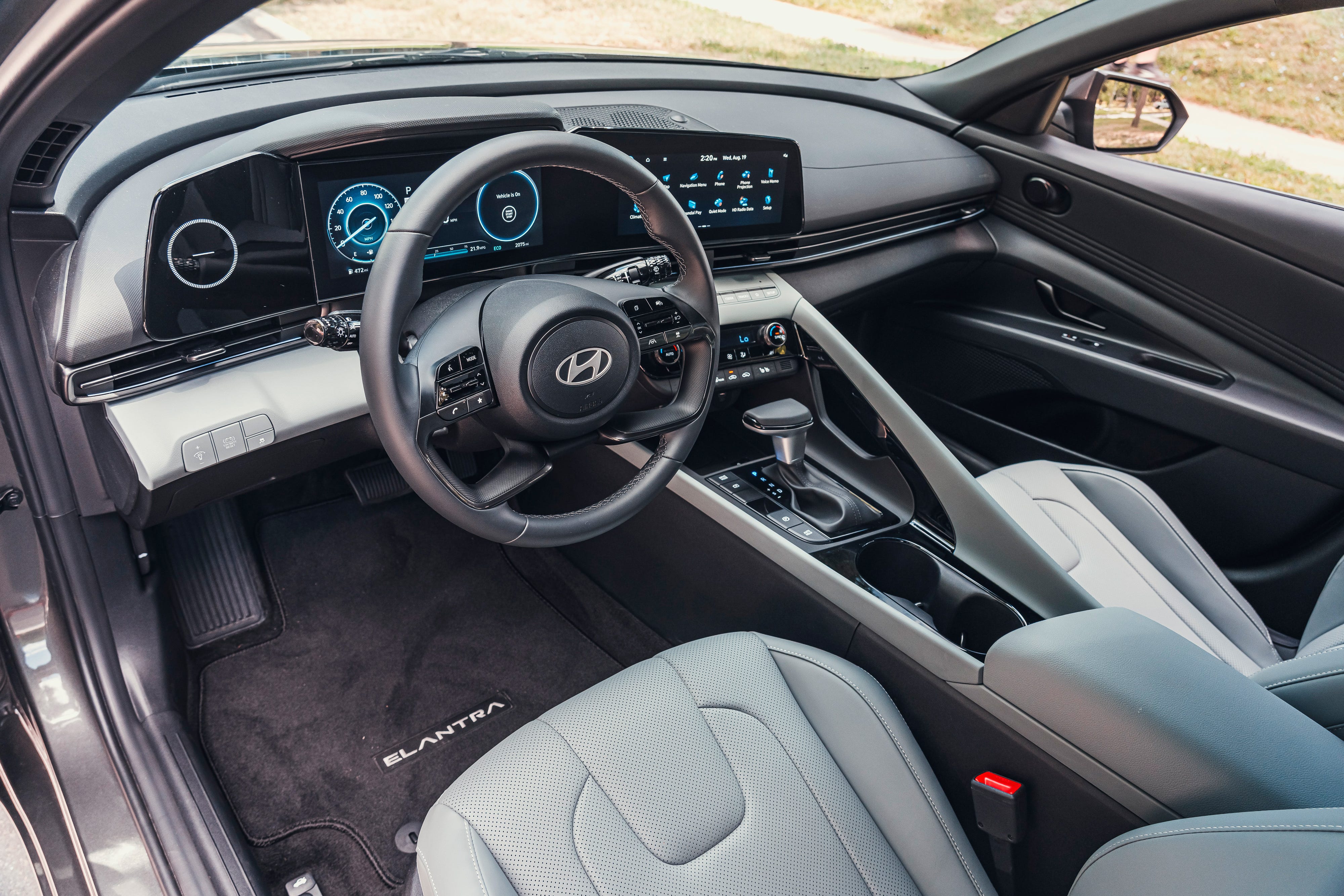 Review Interior Hyundai Elantra Hybrid Limited 2026: Kabin Premium di Kelas Sedan Rp 400 Jutaan