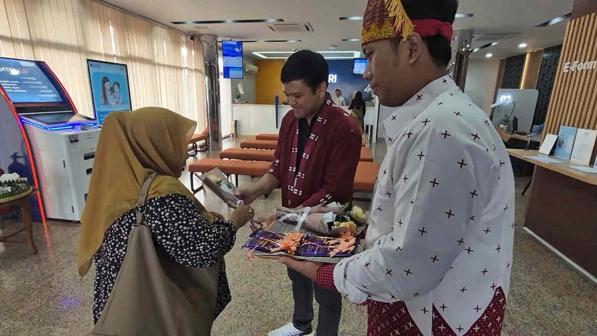 BRI BO Kramat Jati Sambut Nasabah dengan Pelayanan Hangat di Hari Pelanggan Nasional