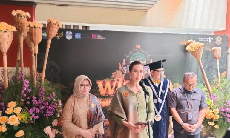 Menpar Optimistis Pariwisata RI Tumbuh meski Erupsi Gunung Ganggu 340 Ribu Penumpang