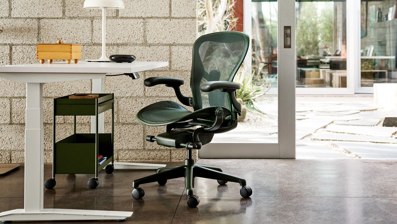 Review Herman Miller Aeron 2026: Lebih Ringan, Dukung Beban 180 Kg, Harga Rp 37 Jutaan