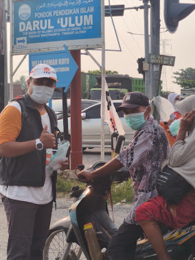 Kualitas Udara Padang Memburuk, Kader PKS Koto Tangah Bagikan 400 Masker ke Warga Lubuk Minturun