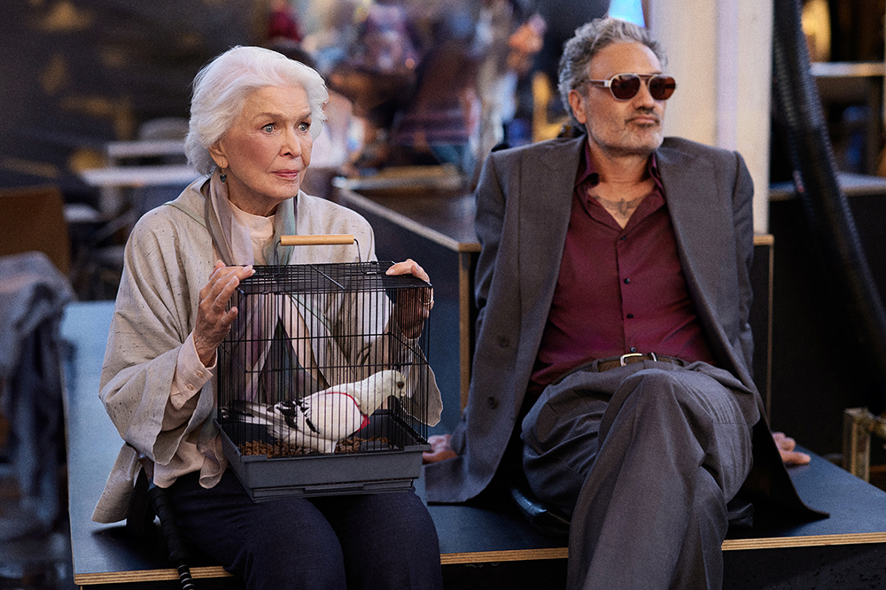 Sutradara Pieces of a Woman Rilis Film Place to Be, Ellen Burstyn dan Taika Waititi Jadi Pasangan Tak Terduga