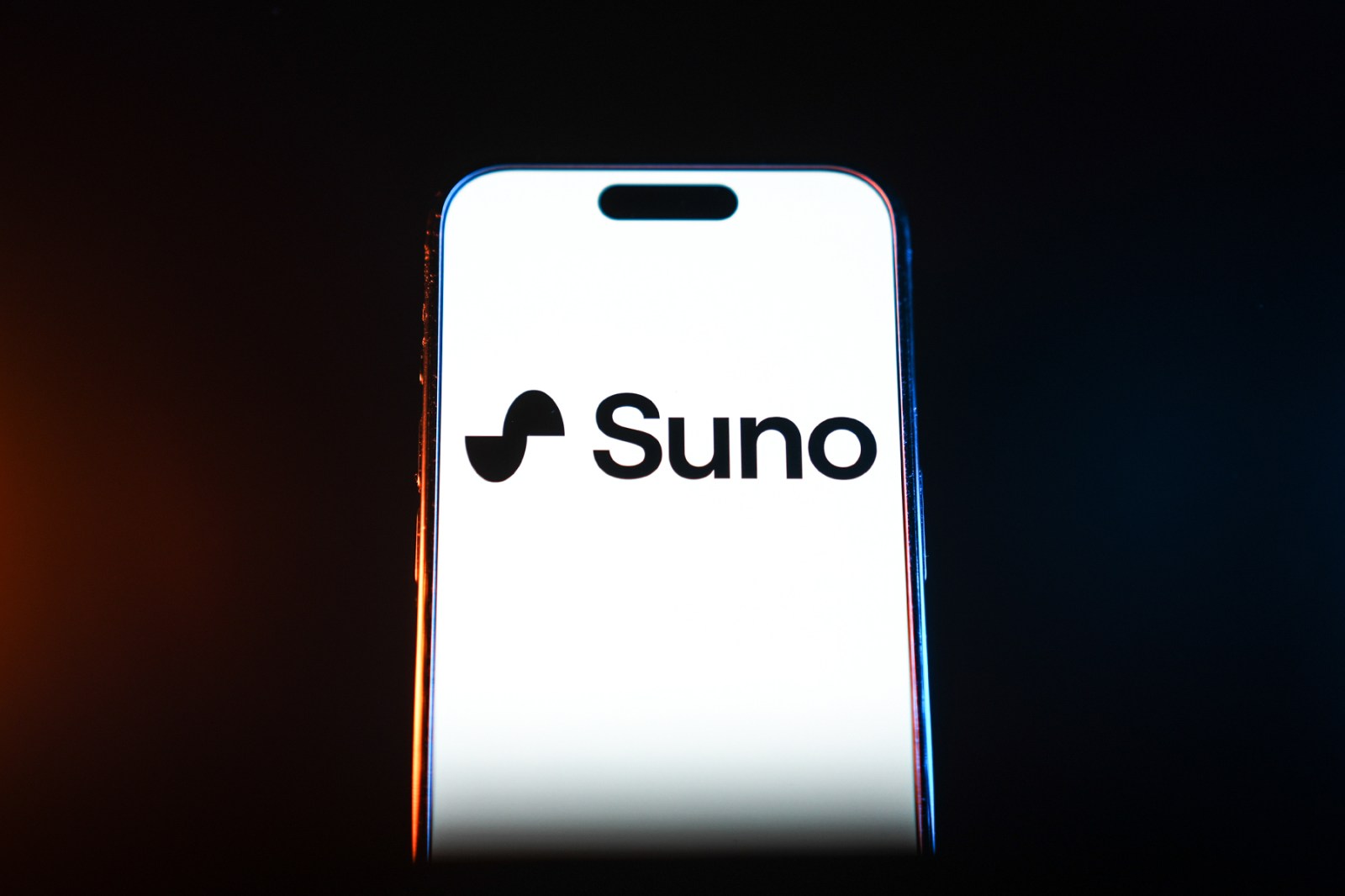 Suno Rilis Model AI v6 Berlisensi Warner Music, Tandai Era Baru Kolaborasi Industri