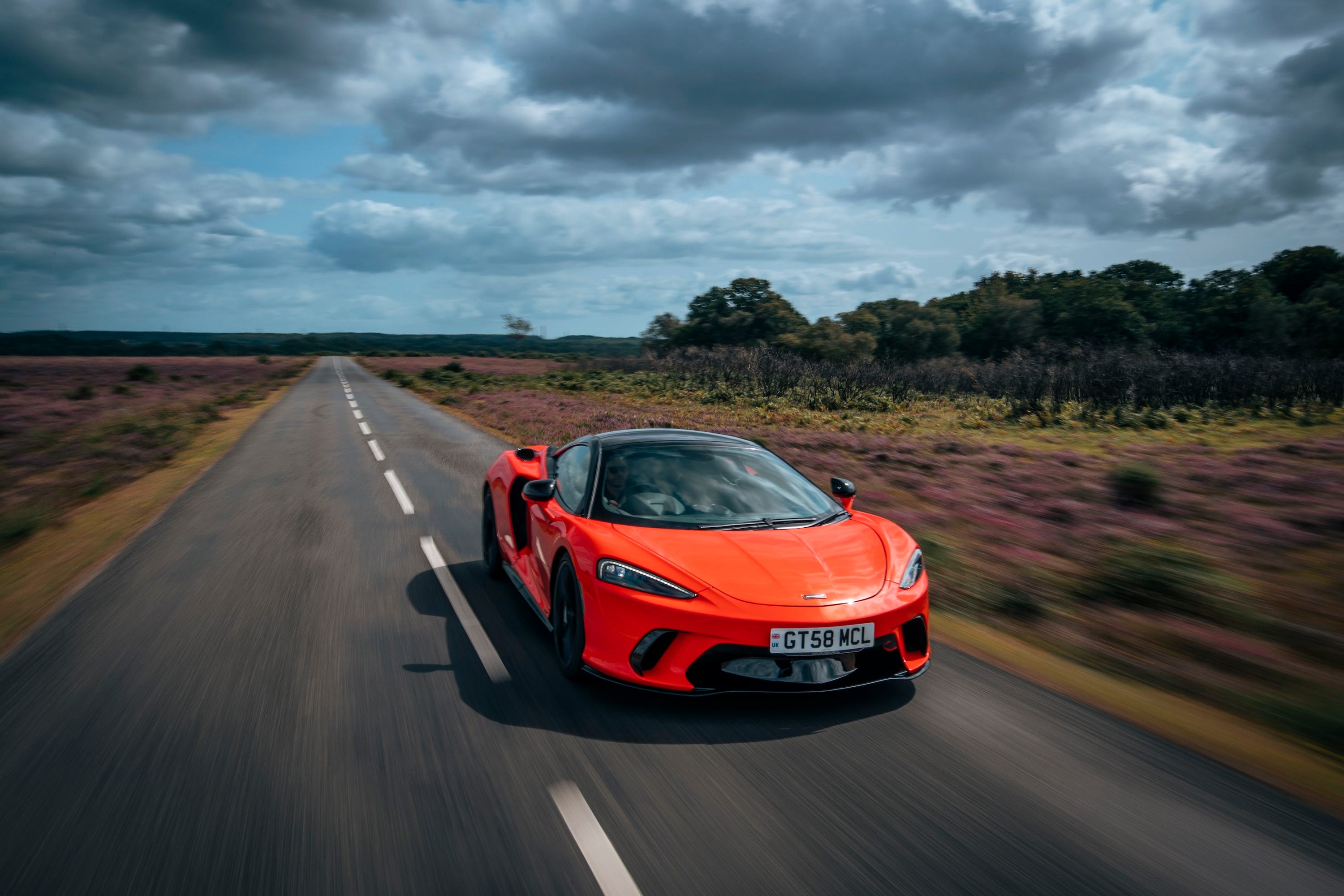 Review McLaren GTS 2027: Supercar 626 HP yang Rela Dipakai Harian