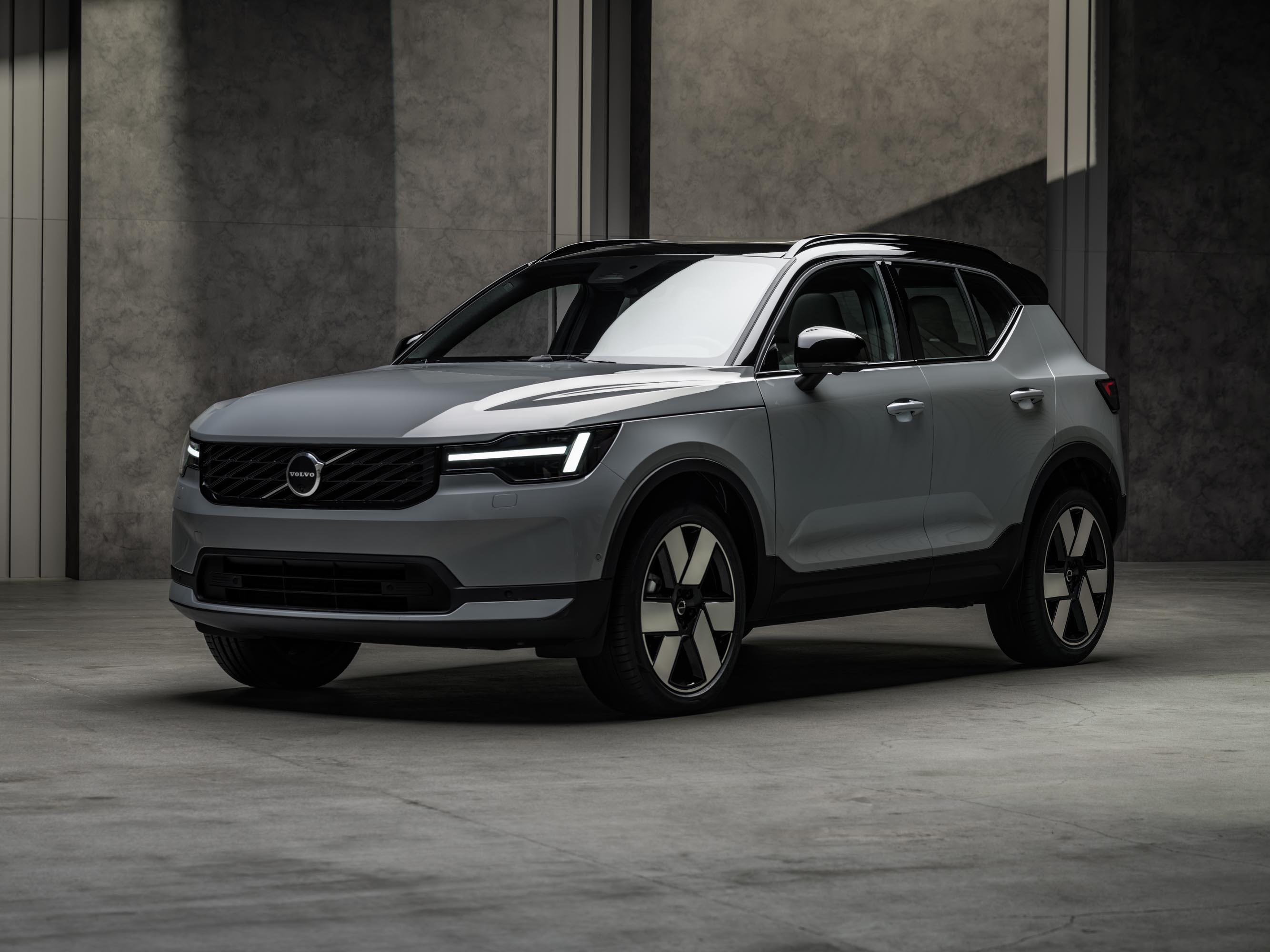 Volvo XC40 2028 Facelift Resmi, Kini Standar AWD dan Layar 11,2 Inci