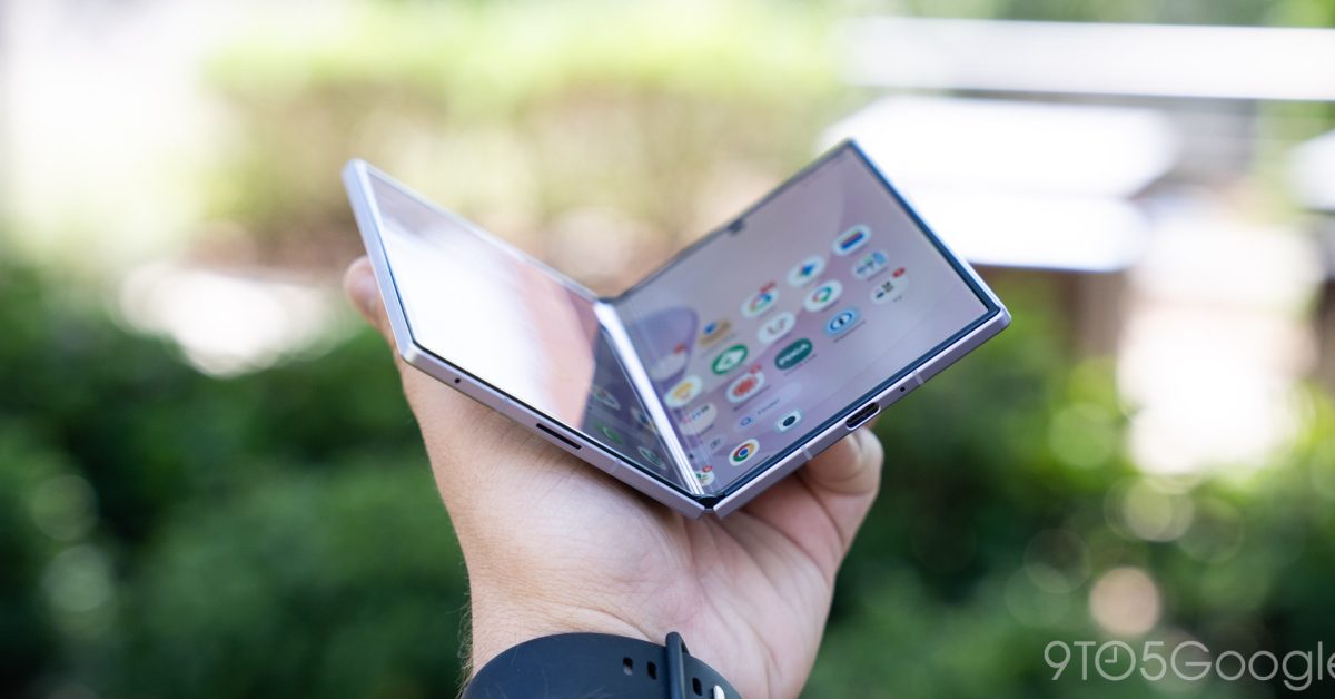 Animasi Unfolding iPhone Duo Dikonversi ke Galaxy Z Fold 8