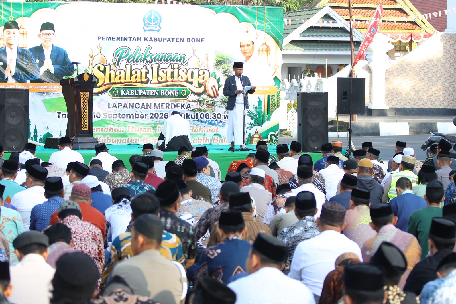 Ribuan Warga Bone Salat Istisqa di Lapangan Merdeka, Bupati Andi Asman Sebut Air Kian Mendesak