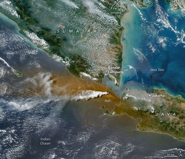 Satelit NASA Rekam Erupsi Anak Krakatau, 3.000 Penerbangan Terganggu