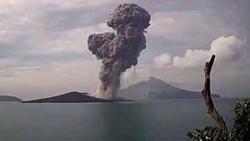 BMKG Deteksi Debu Vulkanik 5 Gunung Api, Halmahera hingga Selat Sunda Terdampak