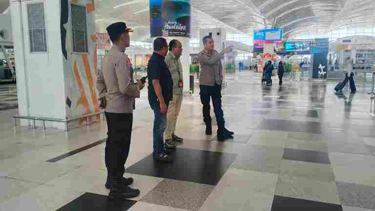 Pasca Pembatalan Penerbangan Dampak Erupsi Anak Krakatau, Kapolresta Deli Serdang Pantau Langsung Bandara Kualanamu