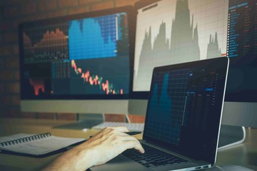 IHSG Ditutup Melemah 0,12% ke 6.678, SSIA & BMAS Siapkan Aksi Korporasi