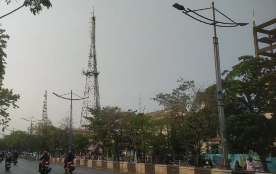 BMKG Kalsel Sebut Cuaca Cerah, Kabut Asap Tetap Selimuti Bandara Syamsudin Noor