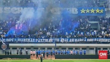Puluhan Ribu Bobotoh Nyalakan Flare di GBLA, Persib Siap Perpanjang Rekor atas Persija