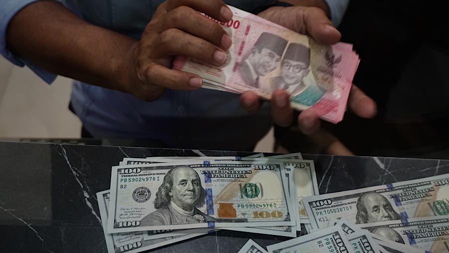 Rupiah Berpeluang Lanjut Menguat Meski Minyak Sentuh US$101,21 per Barel