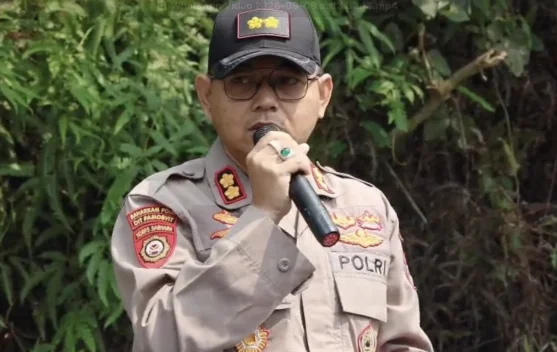 Polres Bengkulu Tengah dan Warga Desa Bukit Renovasi Jembatan Merah Putih, Swadaya Rp16 Juta
