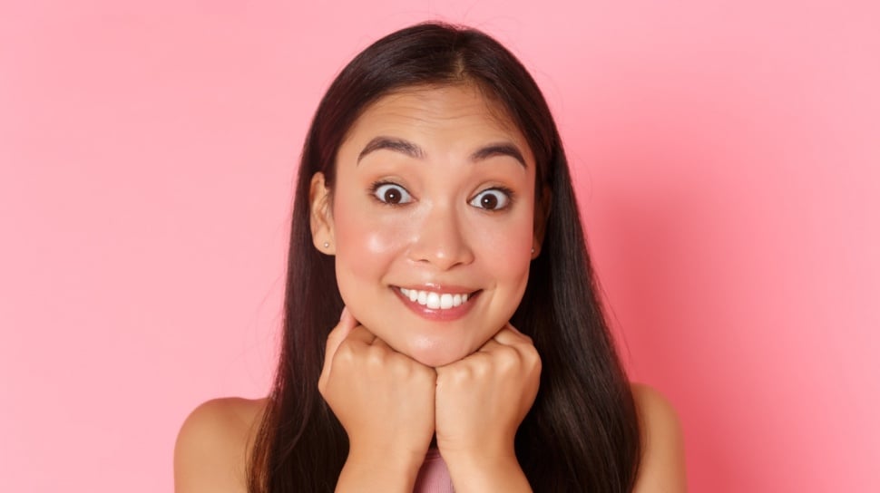 9 Sunscreen Wajah Glowing Terbaik 2024: Lembap, Cerah, dan Bebas White Cast