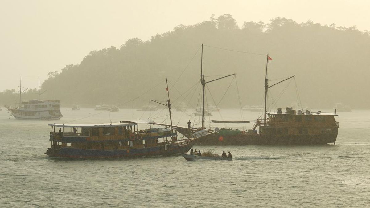 KSOP Labuan Bajo Tutup Sementara Pelayaran ke Pulau Padar dan Taman Nasional Komodo Buntut Gelombang Tinggi