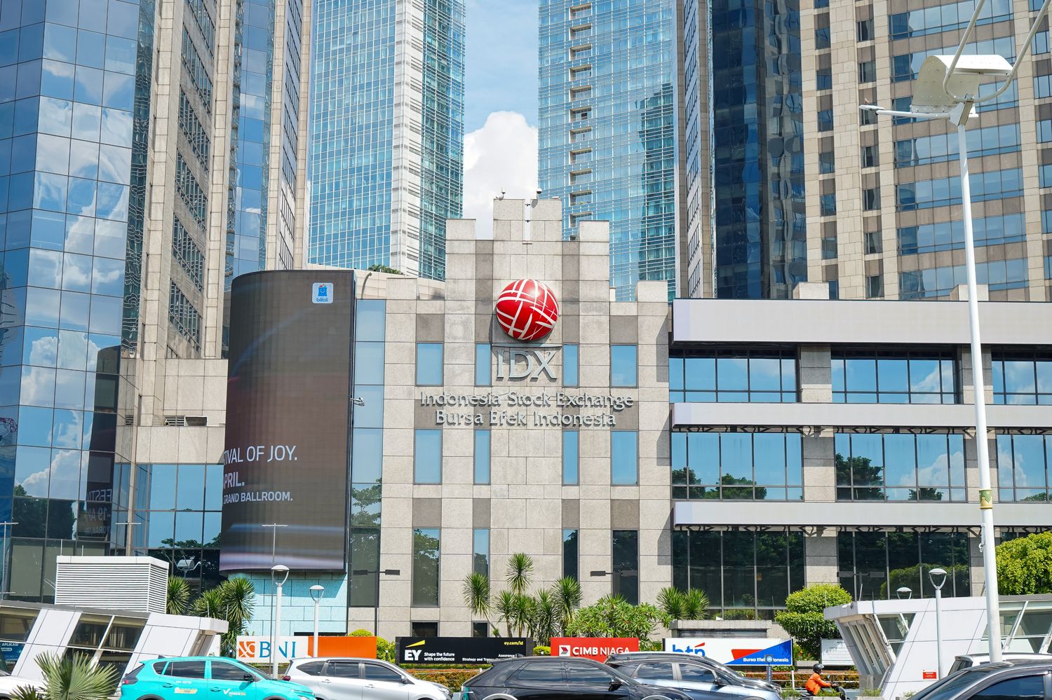 IHSG Dibuka Menguat ke 6.692, Harga Minyak Brent USD101 Jadi Beban