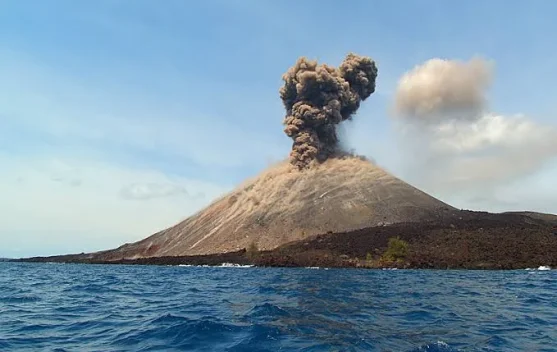 Gunung Anak Krakatau di Lampung Selatan Masih Level III Siaga, Warga dan Wisatawan Dilarang Masuk Radius 3 Km dari Kawah