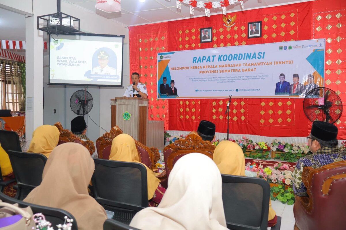 Wali Kota Payakumbuh Tekankan Peran Madrasah Bentengi Pelajar dari Dampak Negatif Arus Digital