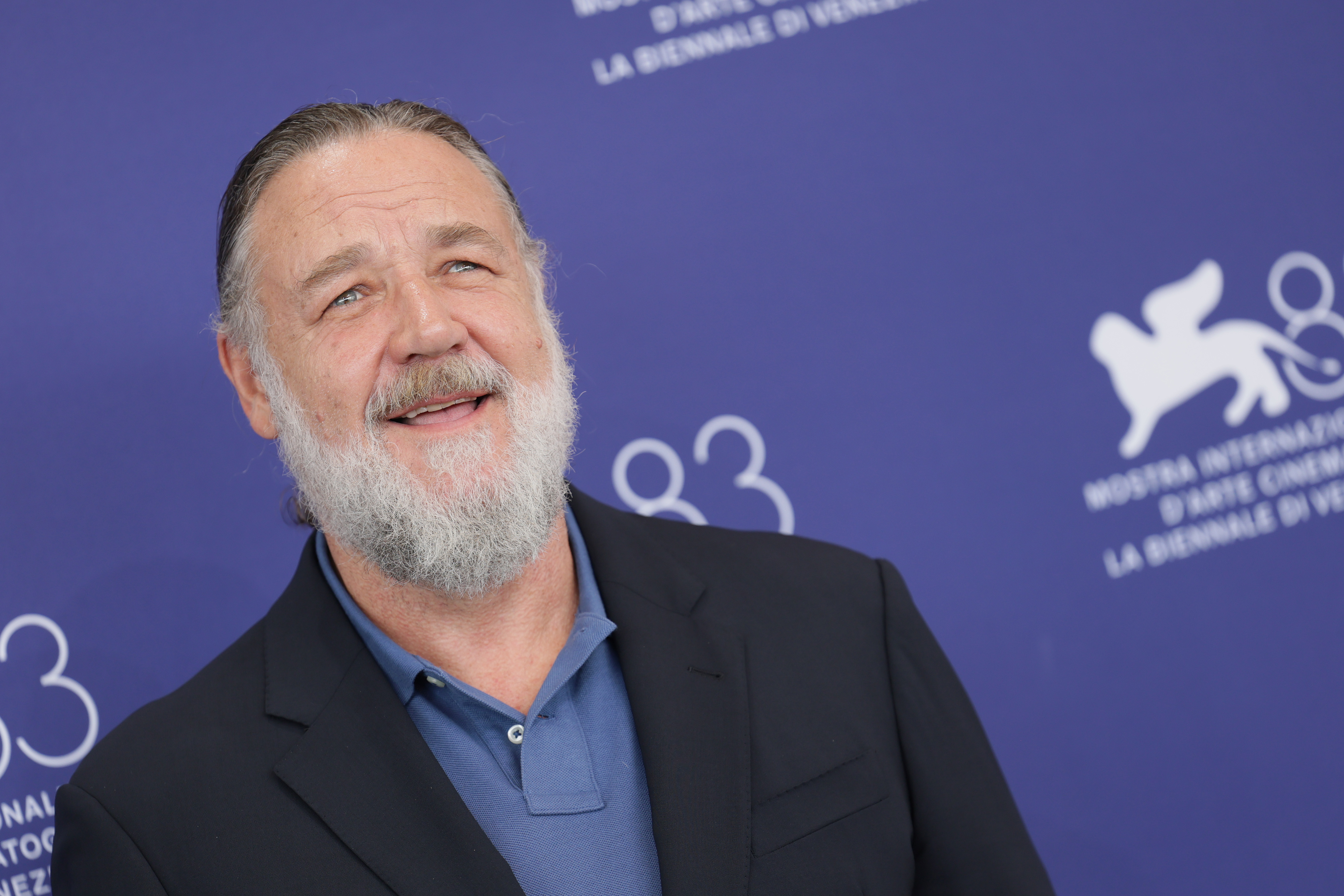 Russell Crowe Bawa Film Konser What Love Builds ke Venice 2025