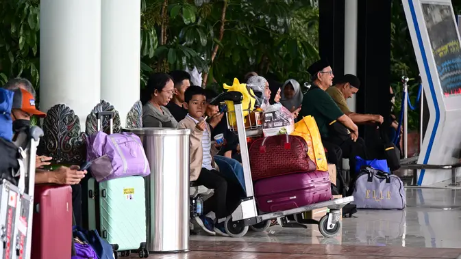 Erupsi Anak Krakatau: 2.300 Penerbangan Terganggu, Wisatawan Asing Terjebak 3 Hari