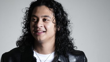 Bastian Steel Jadi Playboy Penakut di Web Series Penghuni Rumah Warisan