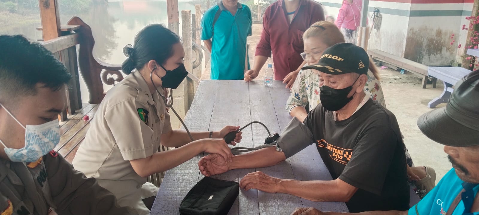 Polda Kalbar Gelar Bakti Kesehatan dan Salurkan Air Bersih di Kubu Raya, Warga Terdampak Kabut Asap dan Kekeringan
