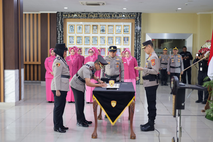 Kapolda Maluku Pimpin Sertijab 7 Pejabat Strategis, Tekankan Pelayanan Polri Sampai ke Wilayah Kepulauan