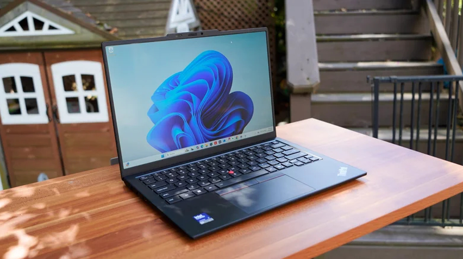 Review Terbaru: Lenovo ThinkPad X1 Carbon Gen 14 hingga Insta360 Luna Pro