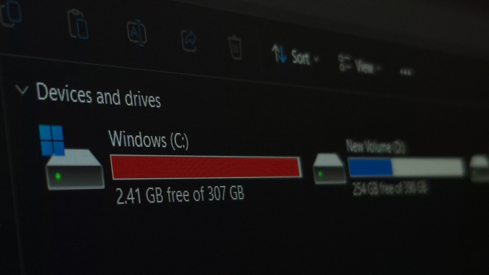 SSD 256GB vs HDD 1TB: Mana yang Lebih Baik untuk Komputer Anda?