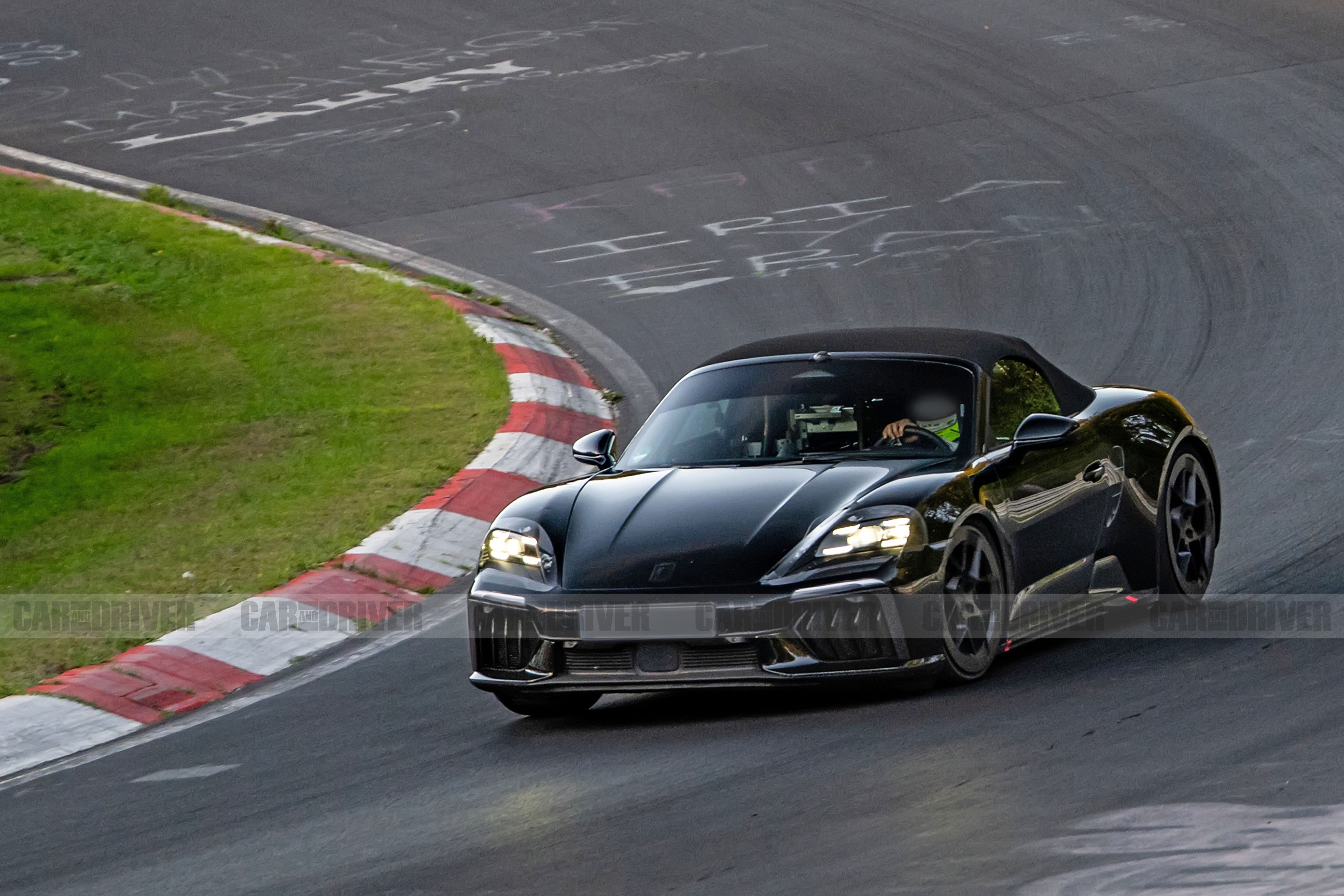 Porsche 718 Boxster EV 2027 Tertangkap Kamera Nyaris Tanpa Kamufase