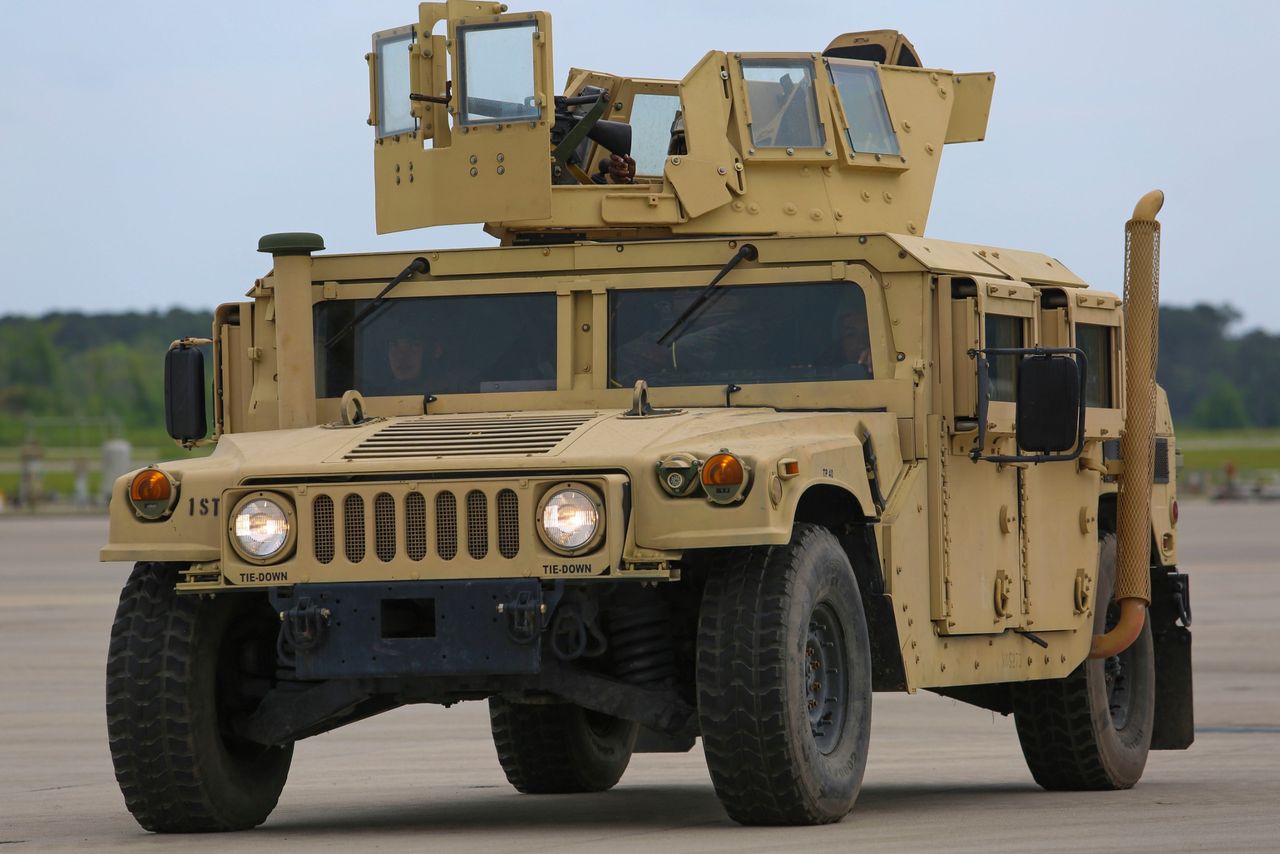 Humvee Ukraina Jadi Robot Kendali Starlink Lewat Kit Kaban